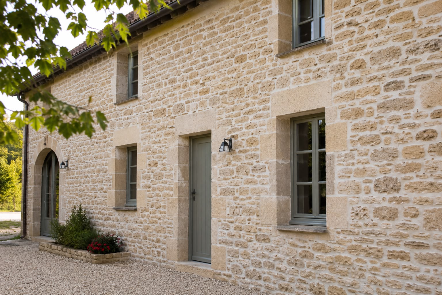 Finition authentique en joint de pierre réalisée par AL'NOVA Façade